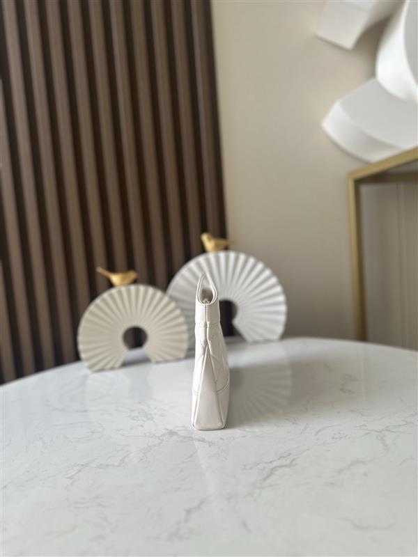 2026131221458669 570